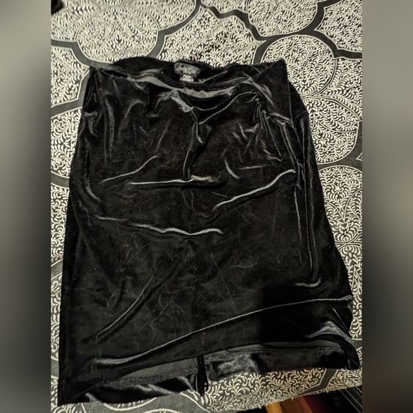 Plus size black velvet skirt - Picture 1 of 3